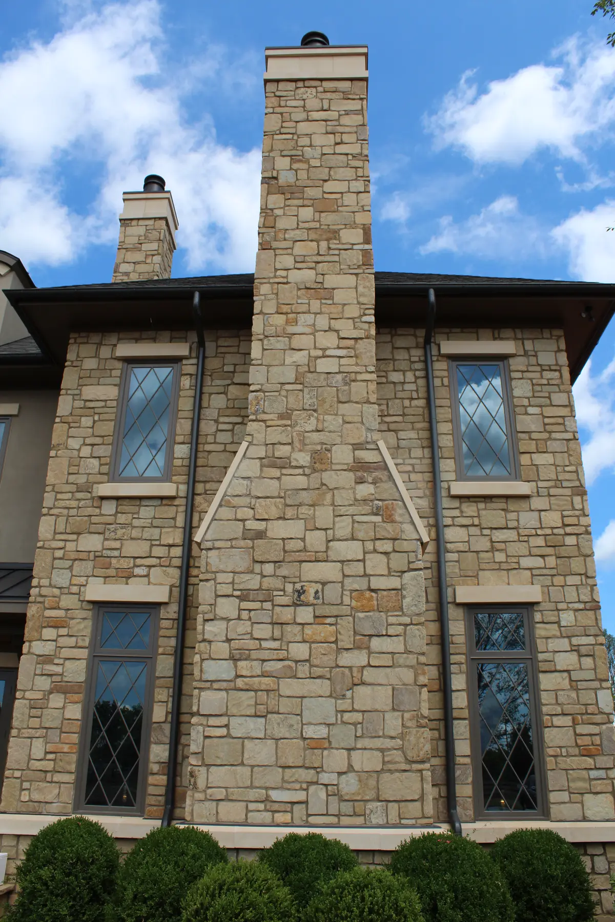 Chestnut cream chimney and house Tumbled Ashlar ledge Mix