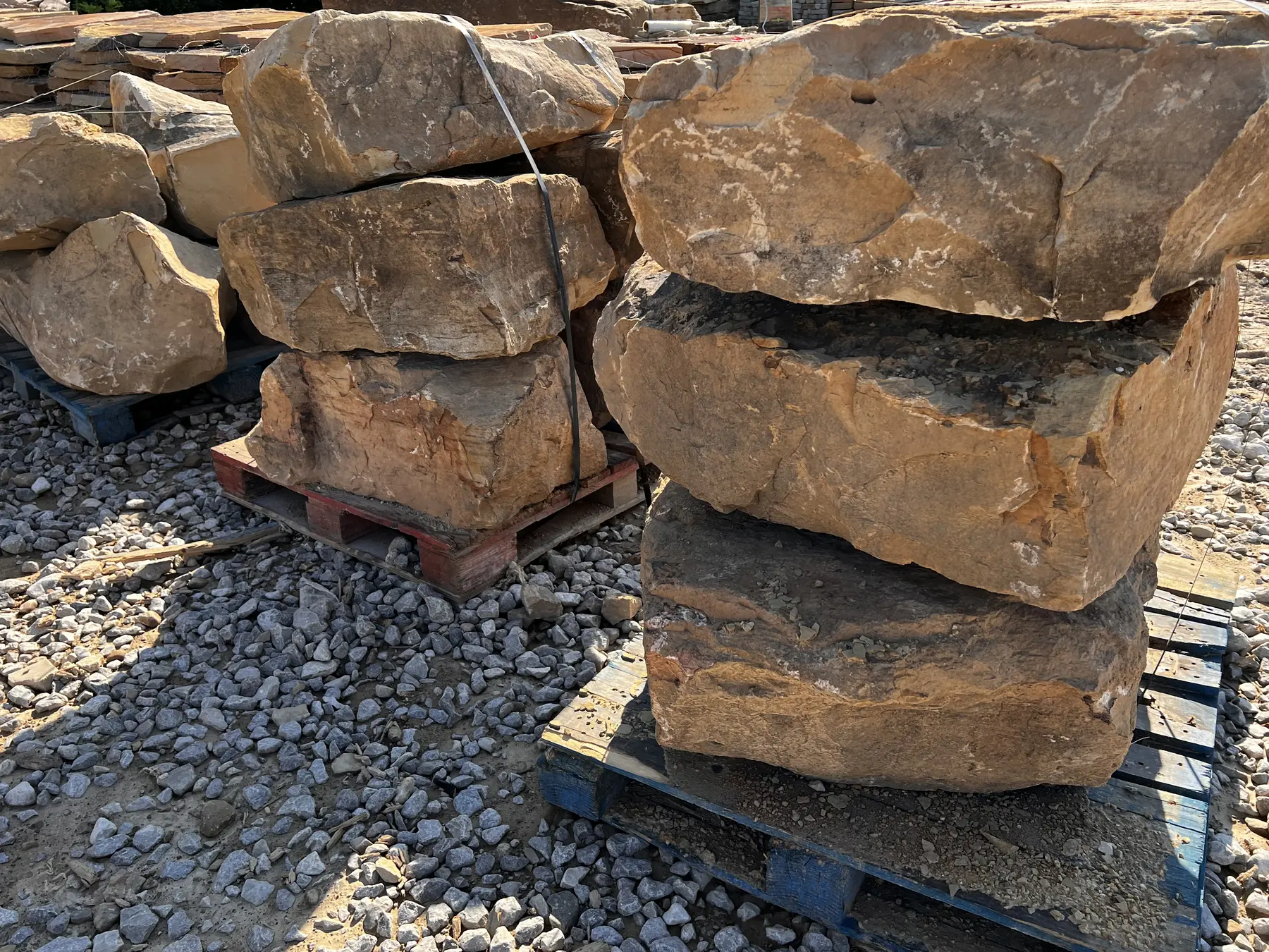 Tennessee Fieldstone FS Stackable boulders