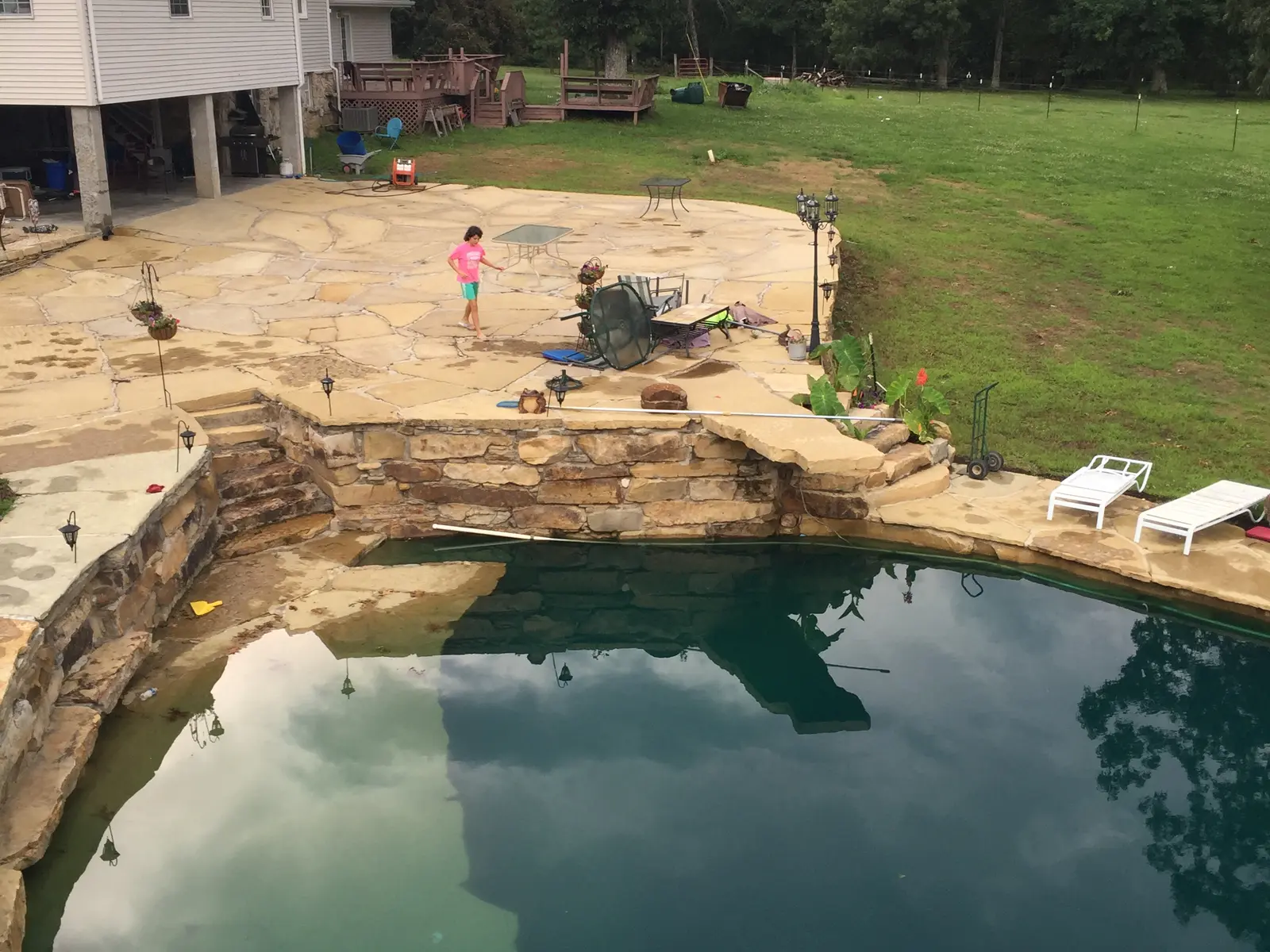 Chestnut Cream natural stone around a swimming pool